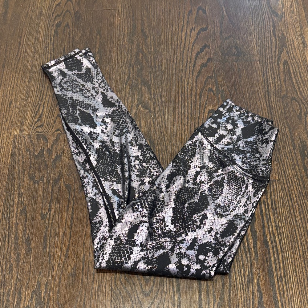 Carbon38 Women’s Black & Gray Snake Print Leggings Size Small